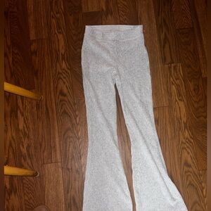 Aerie Groove-On light gray ribbed flare pants/leggings size small